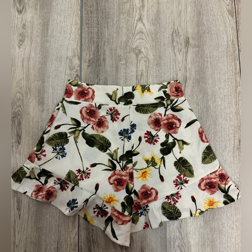 Mine small floral shorts - Picture 5 of 5